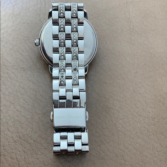 Michael Kors silver watch - Picture 4 of 8